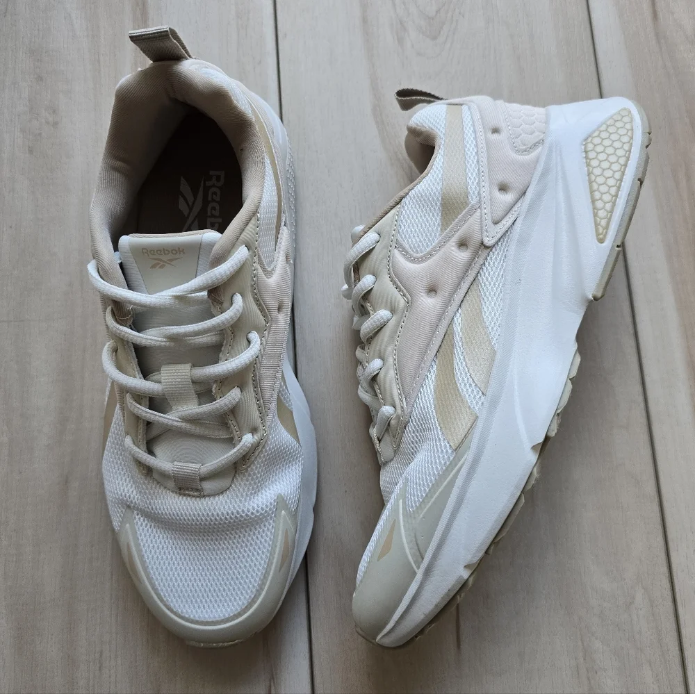 NEW Reebok Girls Gold Accent Athletic Sneakers